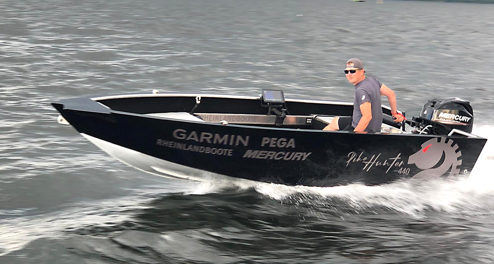 PikeHunter 440 Cast Aluminium-Angelboot in Fahrt