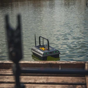 Manuowell Assassin V2 Futterboot mit GPS und Autopilot, assassin am steg