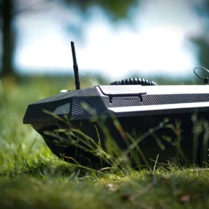 Manuowell Assassin V2 Futterboot mit GPS und Autopilot, assassin seitlich gras