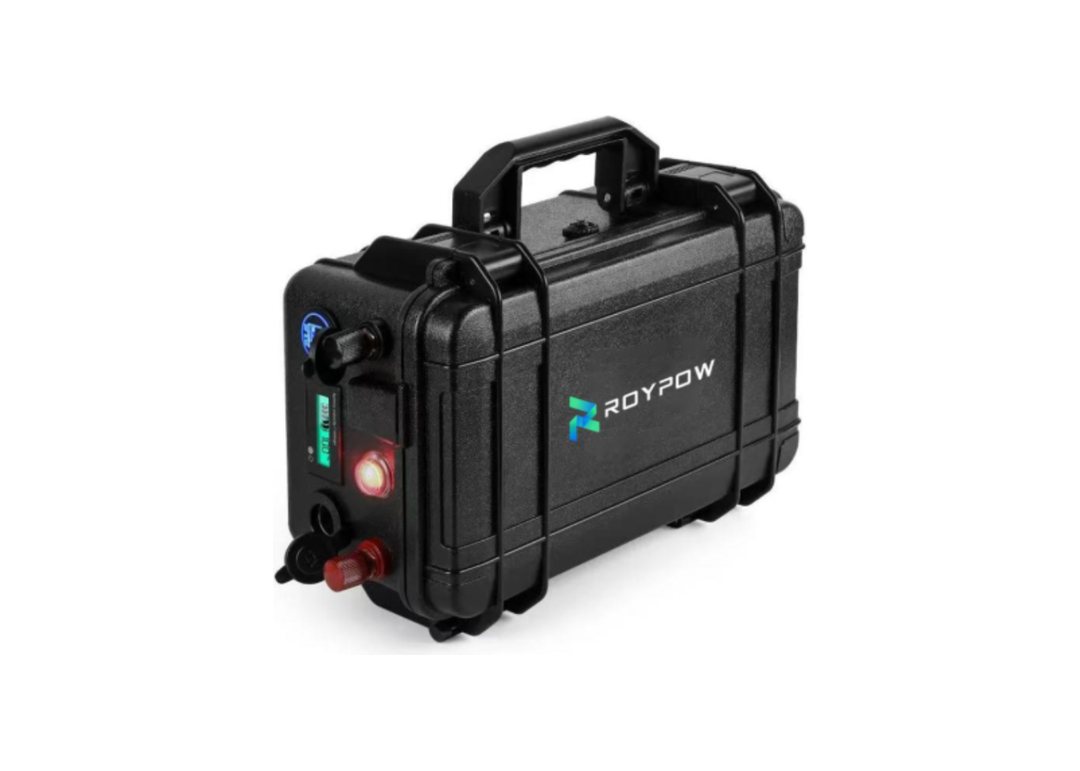 RoyPow Outdoorbox 12V 100Ah LiFePO4 mit Tragegriff und Display